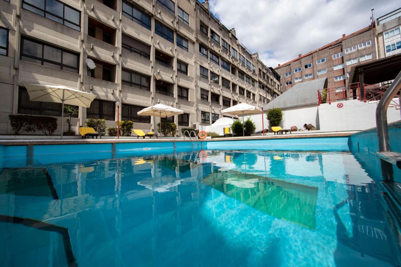 ยูโรสตาร์ อรากวานีย์ Hotel ซานติอาโก เด กอมโปสเตลา ภายนอก รูปภาพ The swimming pool at the hotel
