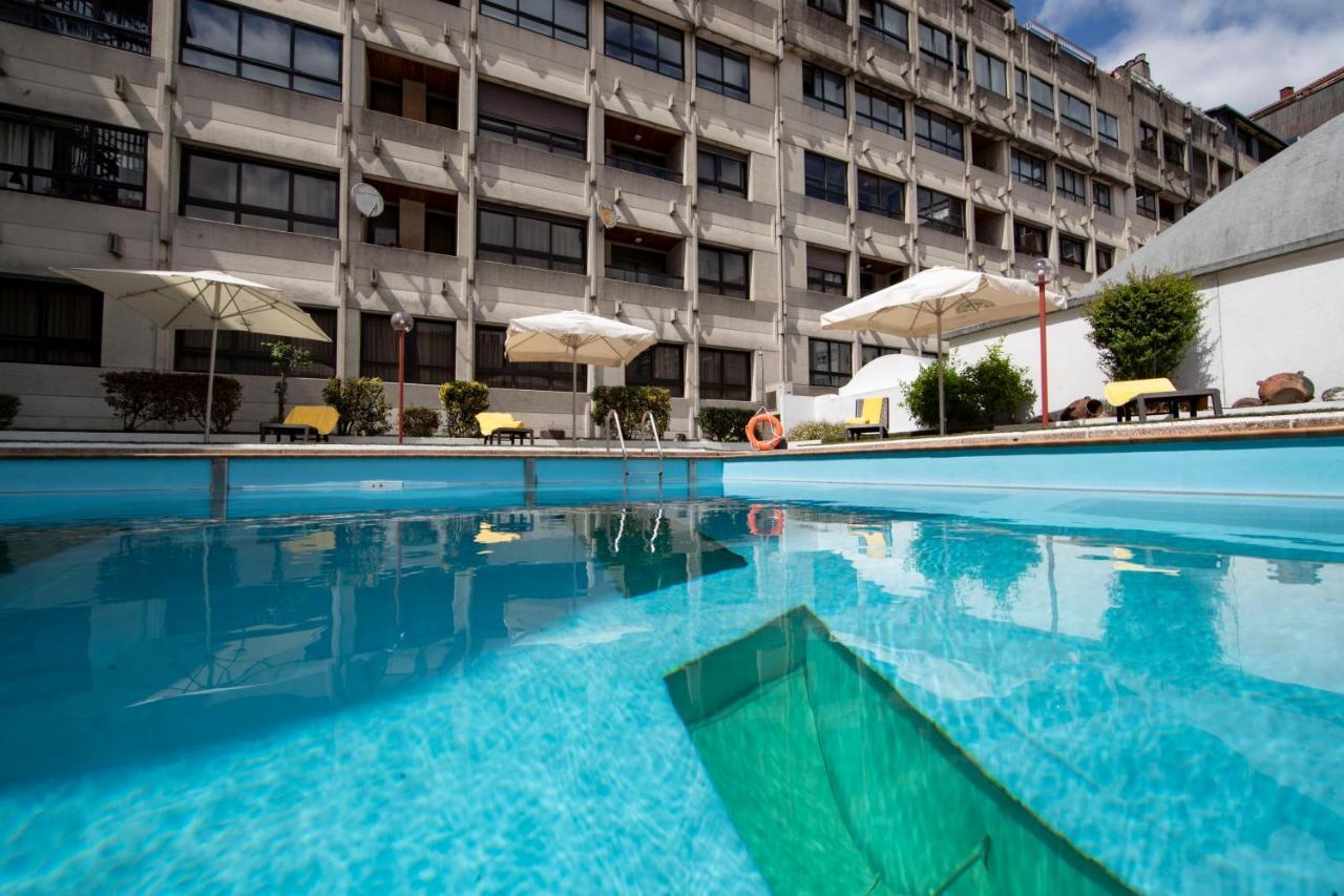ยูโรสตาร์ อรากวานีย์ Hotel ซานติอาโก เด กอมโปสเตลา ภายนอก รูปภาพ The swimming pool at the hotel