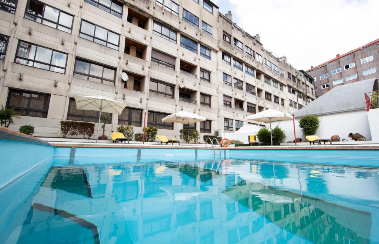ยูโรสตาร์ อรากวานีย์ Hotel ซานติอาโก เด กอมโปสเตลา ภายนอก รูปภาพ The swimming pool at the hotel