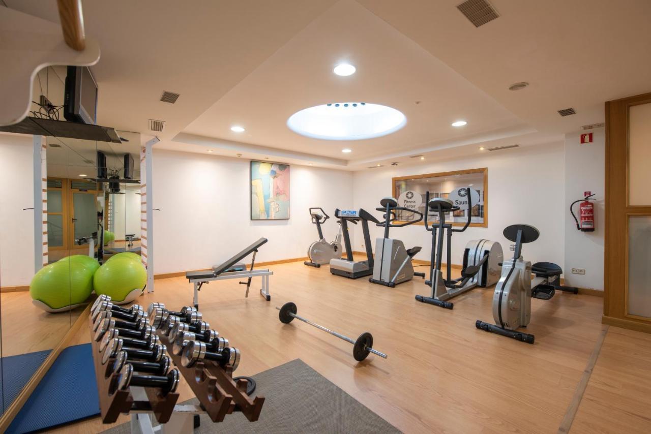 ยูโรสตาร์ อรากวานีย์ Hotel ซานติอาโก เด กอมโปสเตลา ภายนอก รูปภาพ A gym at a hotel