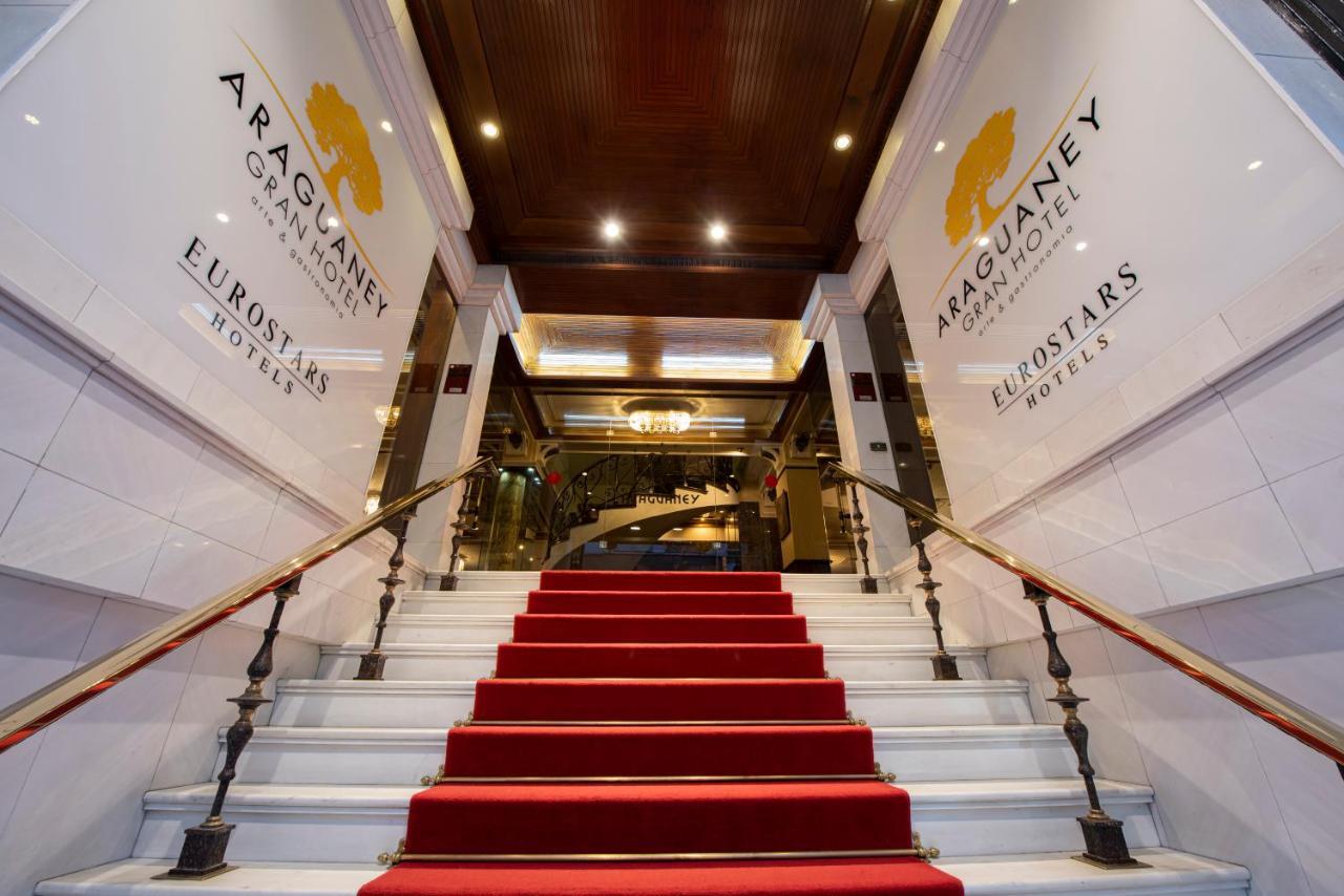 ยูโรสตาร์ อรากวานีย์ Hotel ซานติอาโก เด กอมโปสเตลา ภายนอก รูปภาพ Entrance to the hotel