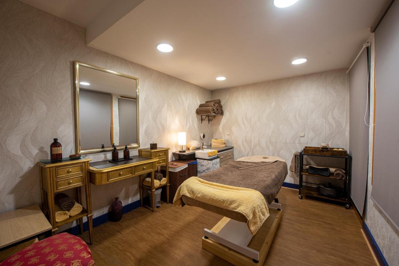 ยูโรสตาร์ อรากวานีย์ Hotel ซานติอาโก เด กอมโปสเตลา ภายนอก รูปภาพ A treatment room at a spa