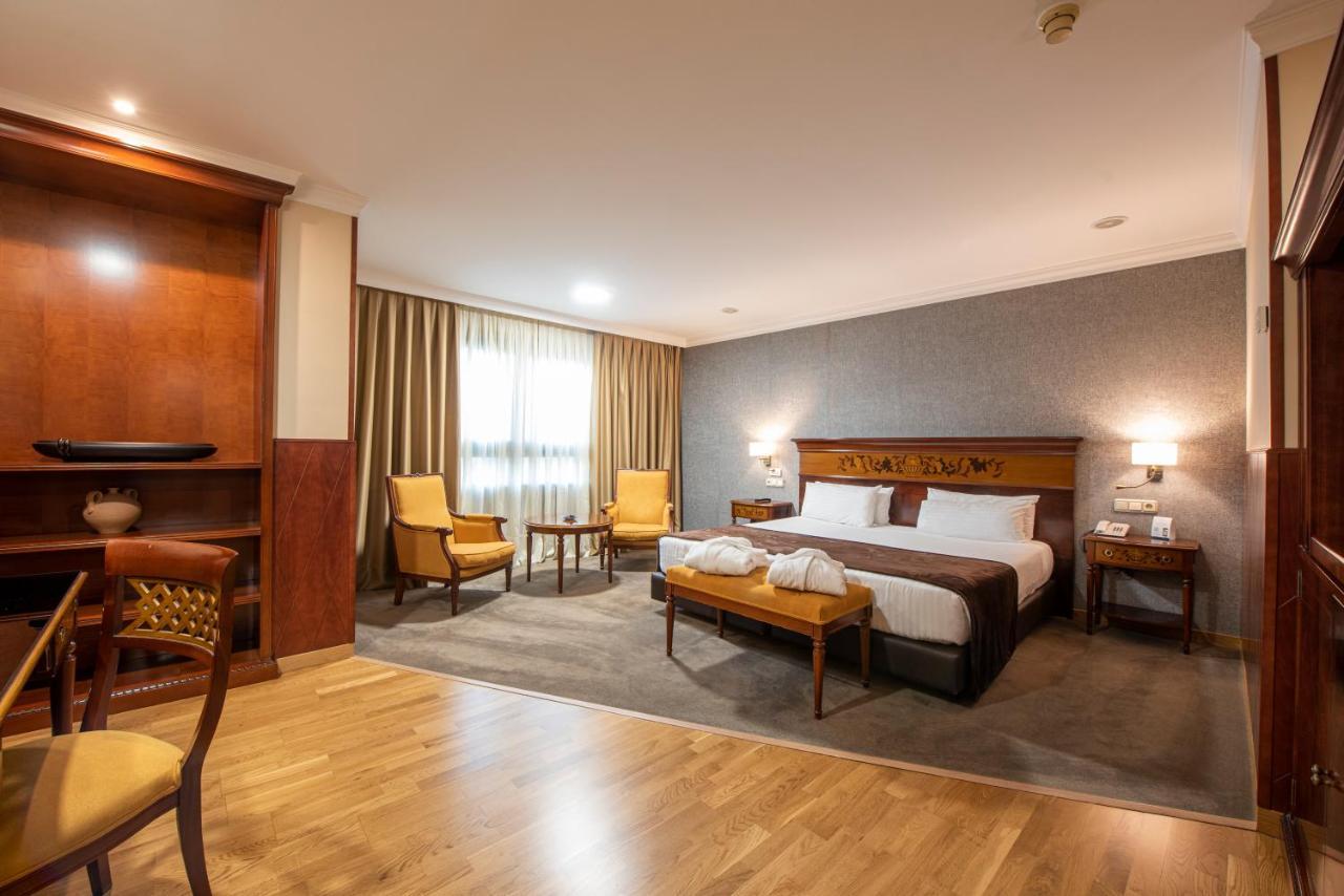 ยูโรสตาร์ อรากวานีย์ Hotel ซานติอาโก เด กอมโปสเตลา ภายนอก รูปภาพ Deluxe Room