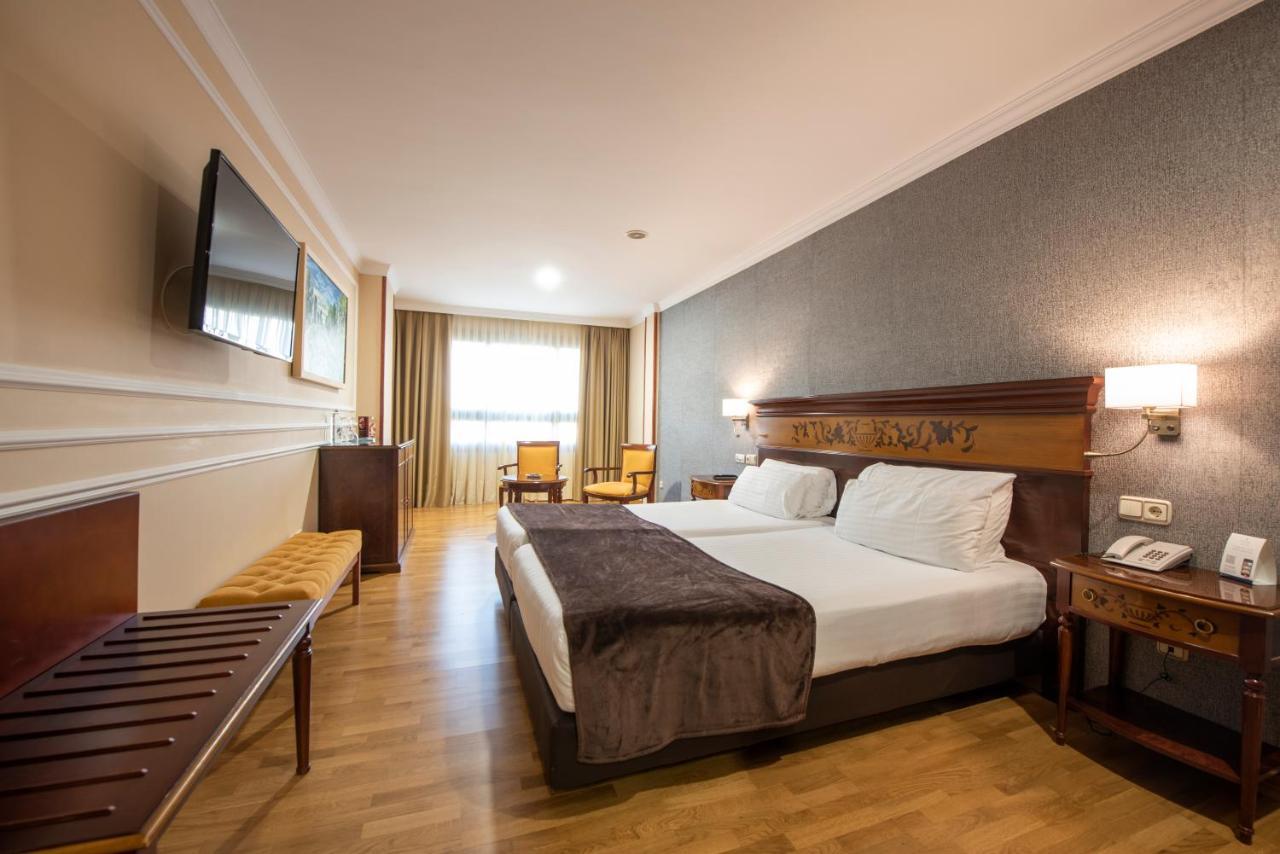 ยูโรสตาร์ อรากวานีย์ Hotel ซานติอาโก เด กอมโปสเตลา ภายนอก รูปภาพ