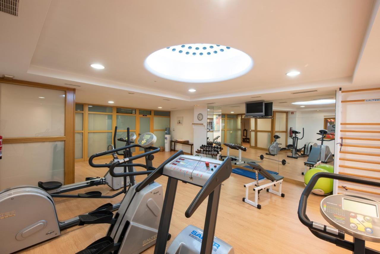 ยูโรสตาร์ อรากวานีย์ Hotel ซานติอาโก เด กอมโปสเตลา ภายนอก รูปภาพ A private gym