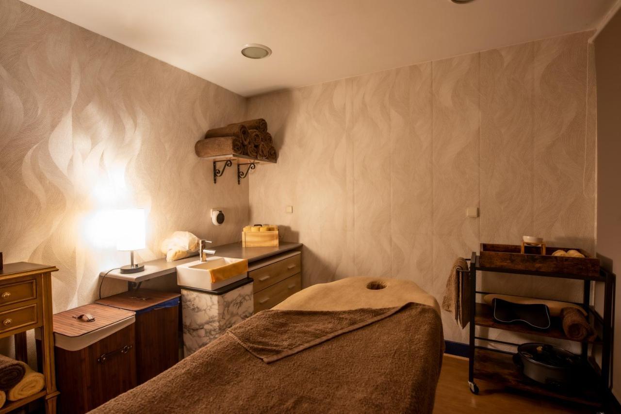 ยูโรสตาร์ อรากวานีย์ Hotel ซานติอาโก เด กอมโปสเตลา ภายนอก รูปภาพ A treatment room at a spa