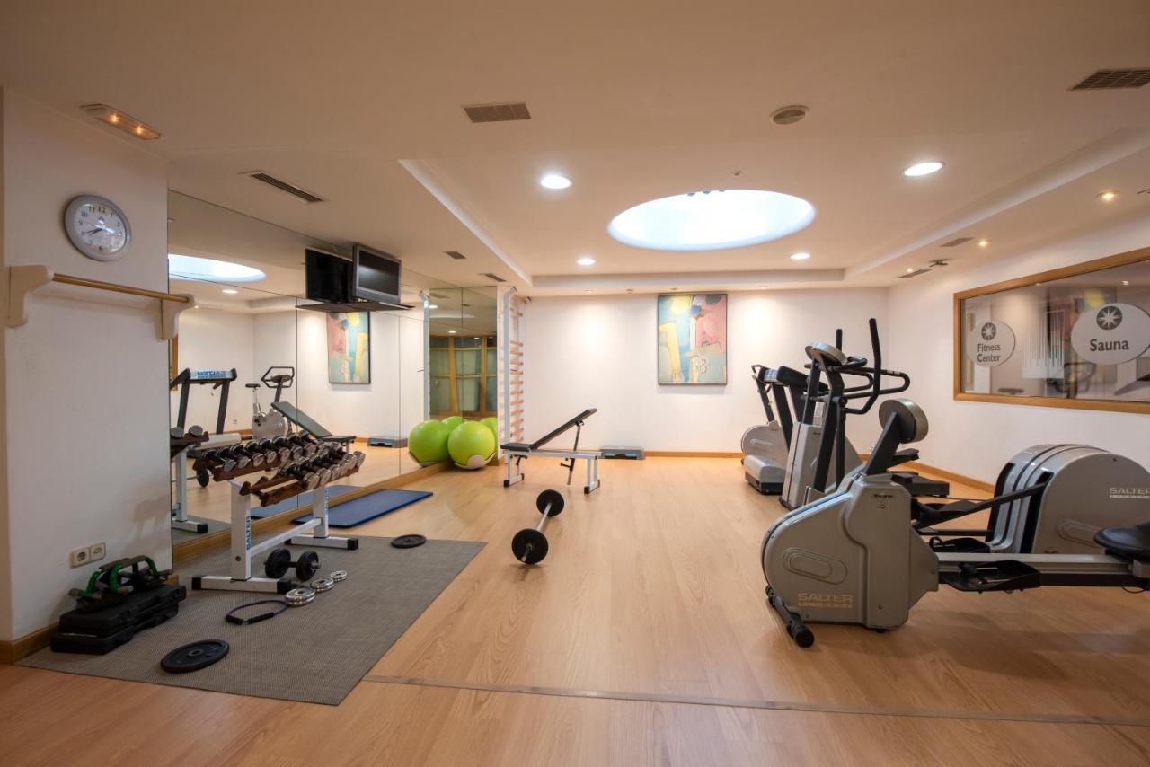 ยูโรสตาร์ อรากวานีย์ Hotel ซานติอาโก เด กอมโปสเตลา ภายนอก รูปภาพ A gym at a hotel