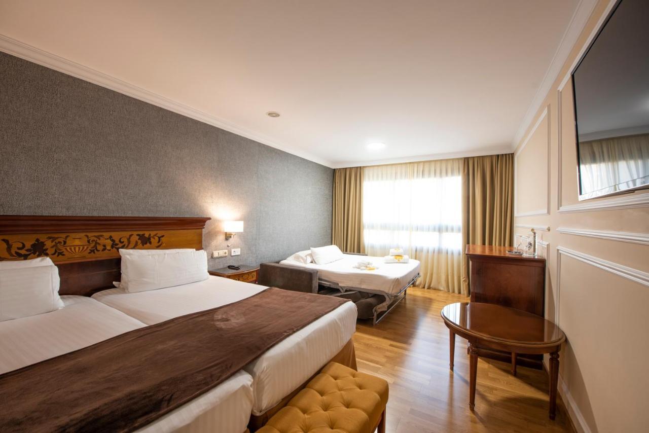 ยูโรสตาร์ อรากวานีย์ Hotel ซานติอาโก เด กอมโปสเตลา ภายนอก รูปภาพ