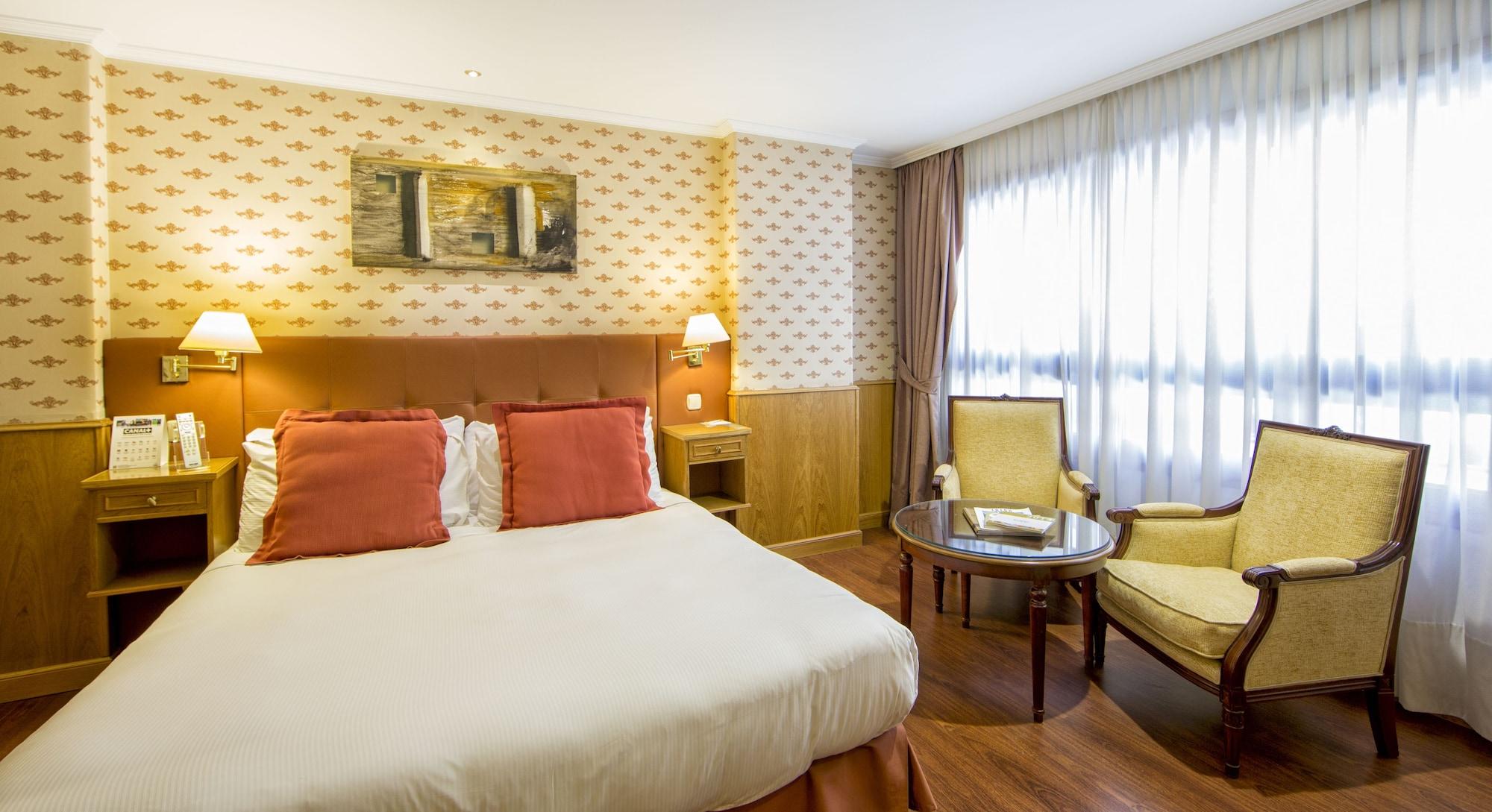 ยูโรสตาร์ อรากวานีย์ Hotel ซานติอาโก เด กอมโปสเตลา ภายนอก รูปภาพ A room at the hotel