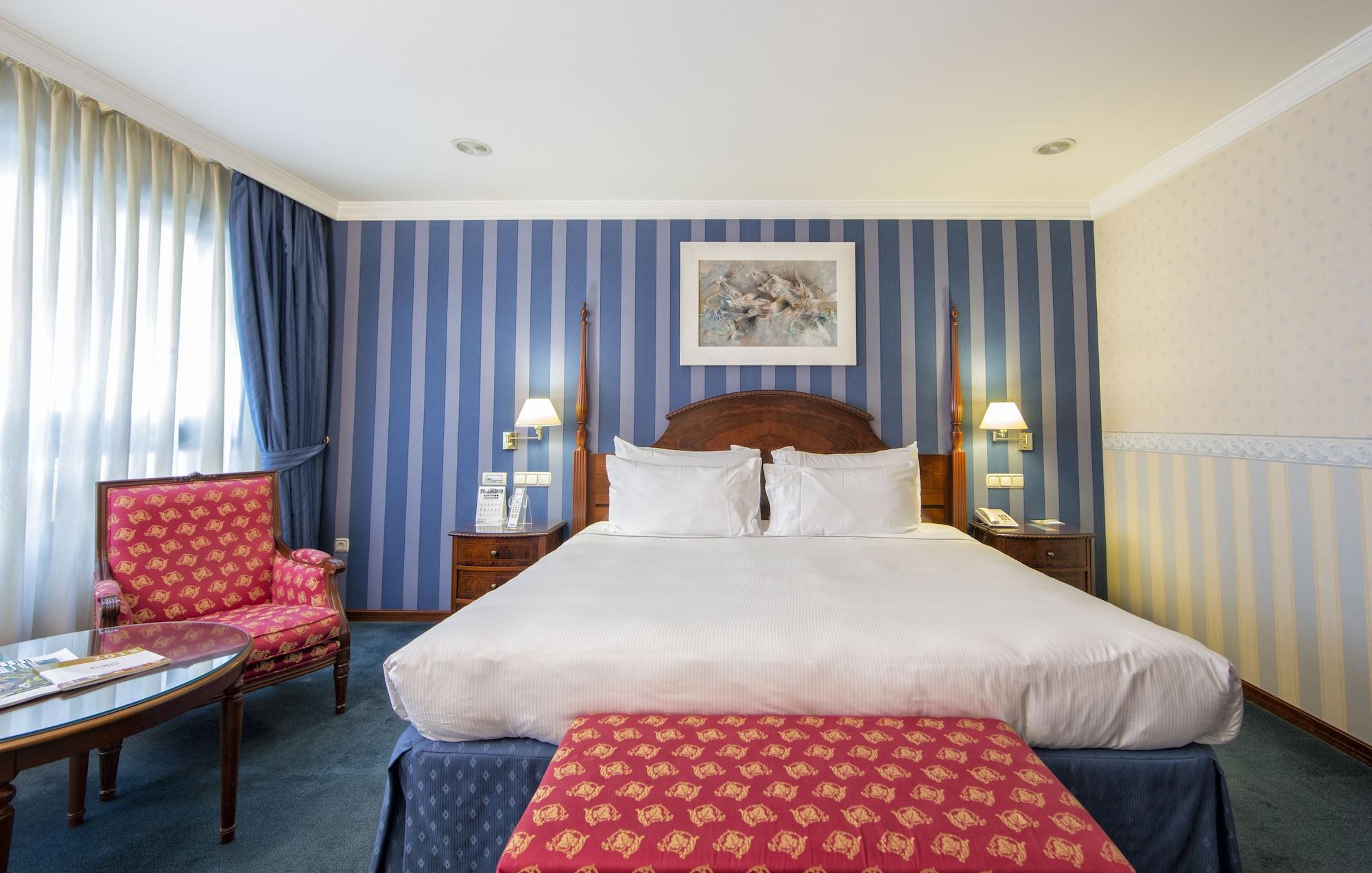 ยูโรสตาร์ อรากวานีย์ Hotel ซานติอาโก เด กอมโปสเตลา ภายนอก รูปภาพ A bedroom at the hotel
